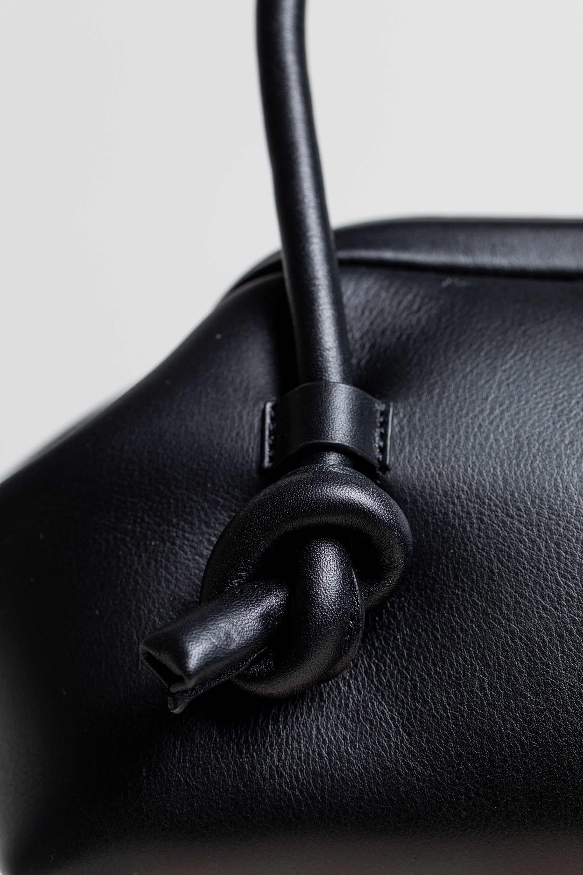 Money Pouch in Leather - FOLKLORE THE LABEL